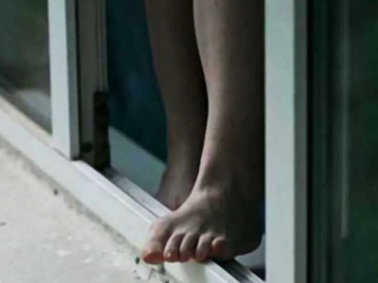 У Кривому Розі 11-місячна дитина випала з вікна багатоповерхівки