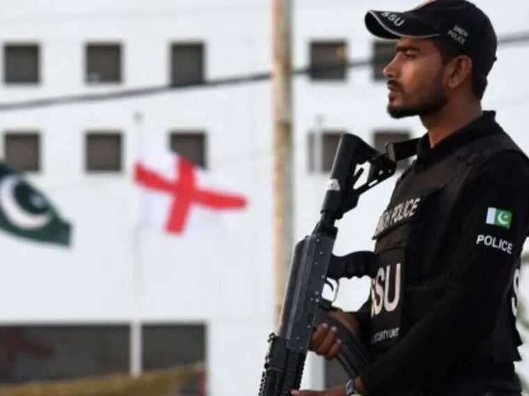 В Пакистане террорист взорвал себя на съезде партии