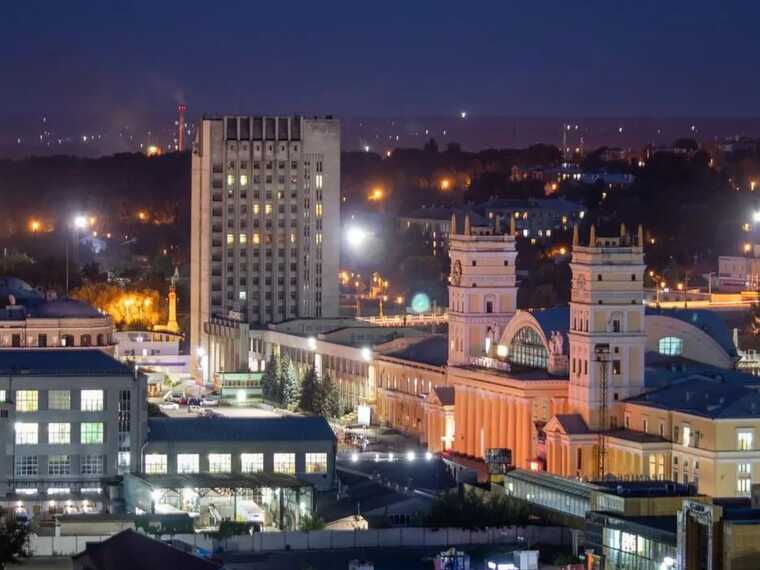 Окупанти вночі завдали удару по Харкову, є приліт до складу