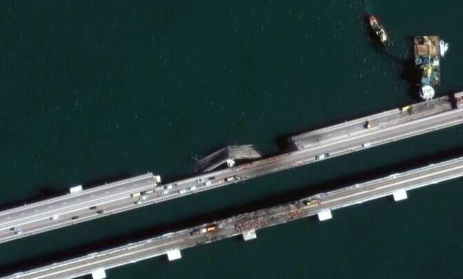 Окупанти захистили Кримський міст від надводних та підводних дронів спеціальними бар’єрами