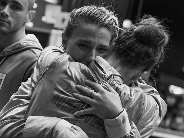 Харлан звернулася до українців, опублікувавши фото у сльозах: "Я обіцяю..."