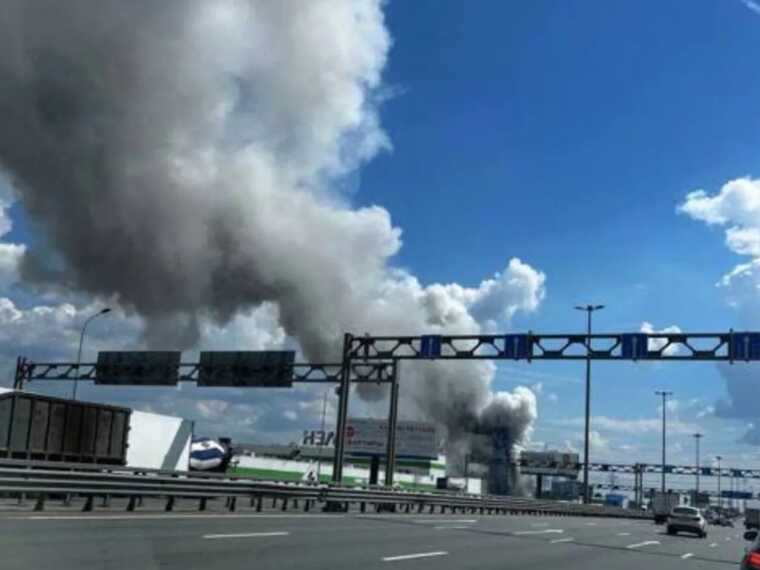 У Підмосков’ї спалахнула потужна пожежа, піднявся стовп диму