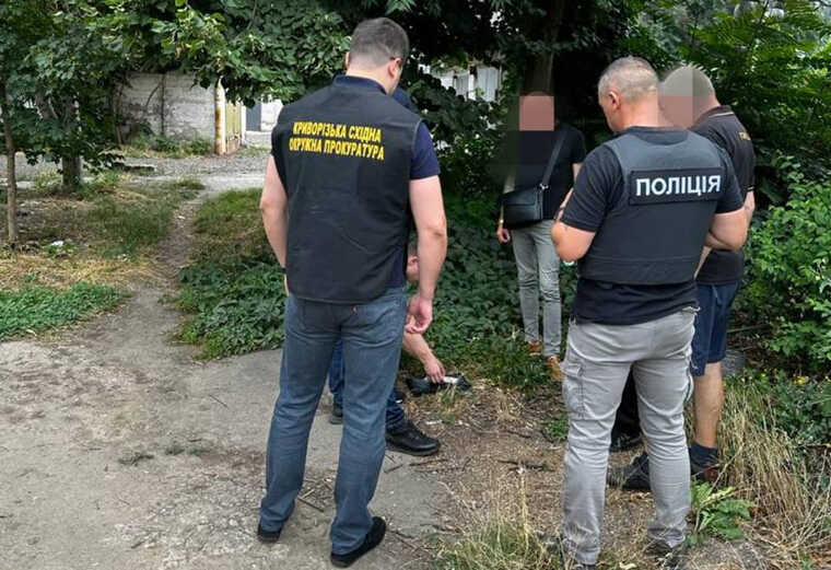 За 5 тисяч доларів США обіцяв вирішити питання з військкоматом щодо уникнення мобілізації