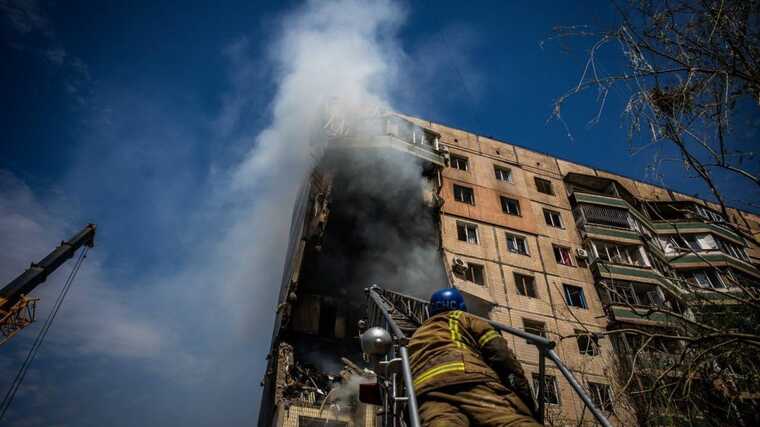 З’явилося нове відео влучання російської ракети по житловому будинку у Кривому Розі
