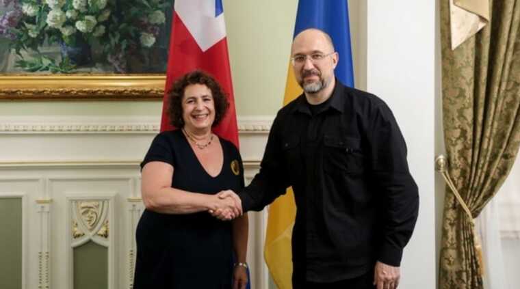 Шмигаль та амбасадорка Британії Сіммонс обговорили посилення співпраці між Києвом та Лондоном