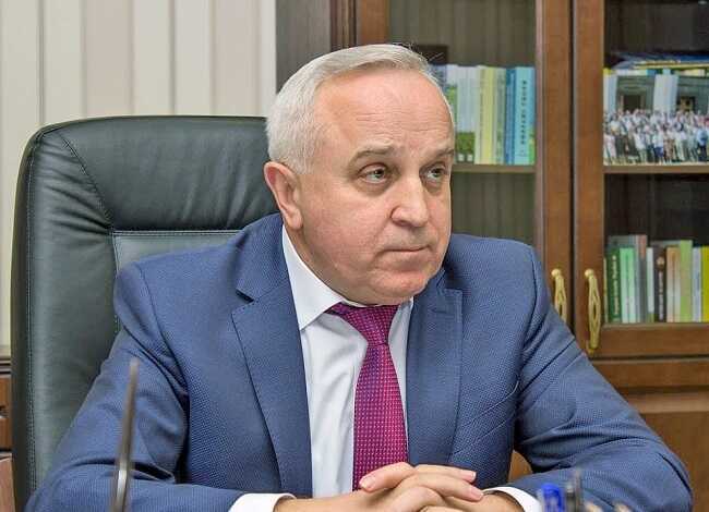 Тисячі земельних ділянок, елітні авто й прихована імперія: аграрний академік виявився великим латифундистом