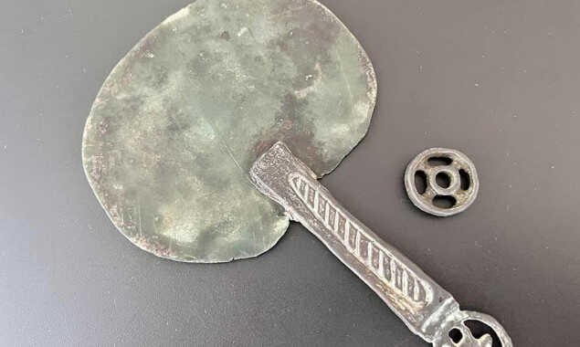 Київські митники виявили у посилках до Австралії та Канади цінні археологічні артефакти