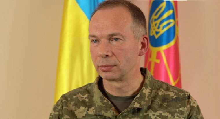 Українські військові руйнують плани окупантів і просуваються на Бахмутському напрямку, - Сирський