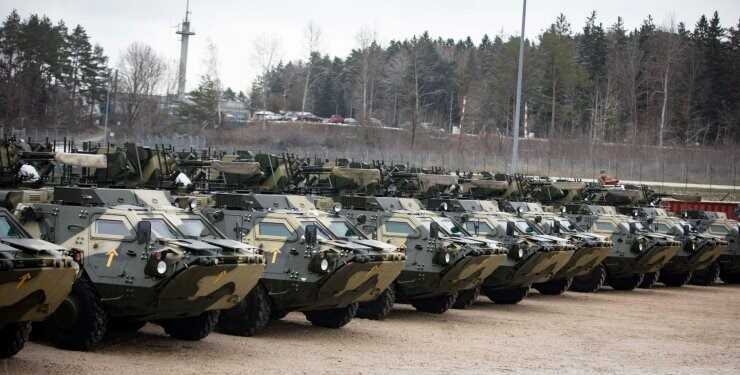 Майже сотня БТР: уряд Болгарії схвалив постачання військової техніки Україні