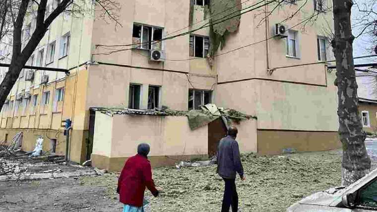 Оккупанты ночью из артиллерии обстреляли Херсон: есть раненые