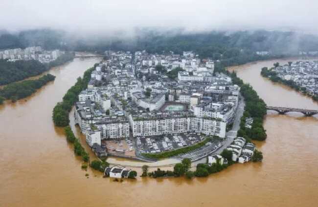 Президент Зеленський висловив співчуття Китаю через руйнівну повінь