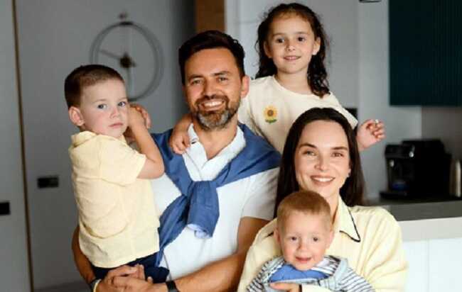 Дружина Тимура Мірошниченка показала першу зустріч доньки з братом з дитбудинку