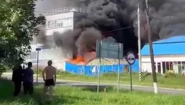 У Московській області спалахнула потужна пожежа на фабриці