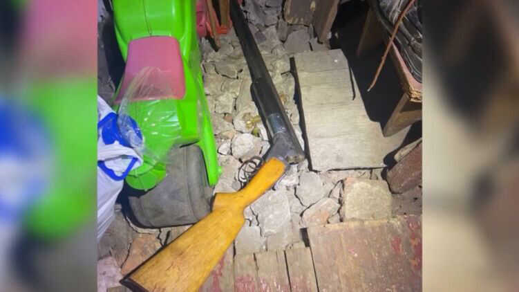 У Черкасах чоловік влаштував на вулиці стрілянину та поранив поліцейського