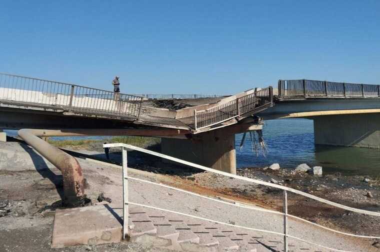 ЗСУ офіційно підтвердили ураження Чонгарського та Генічеського автомобільних мостів