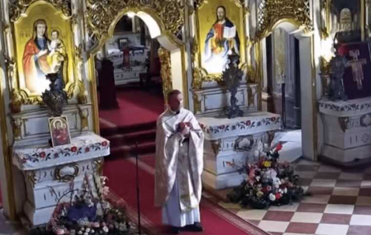 В Ужгороде священник призвал молиться за примирение украинцев с россиянами