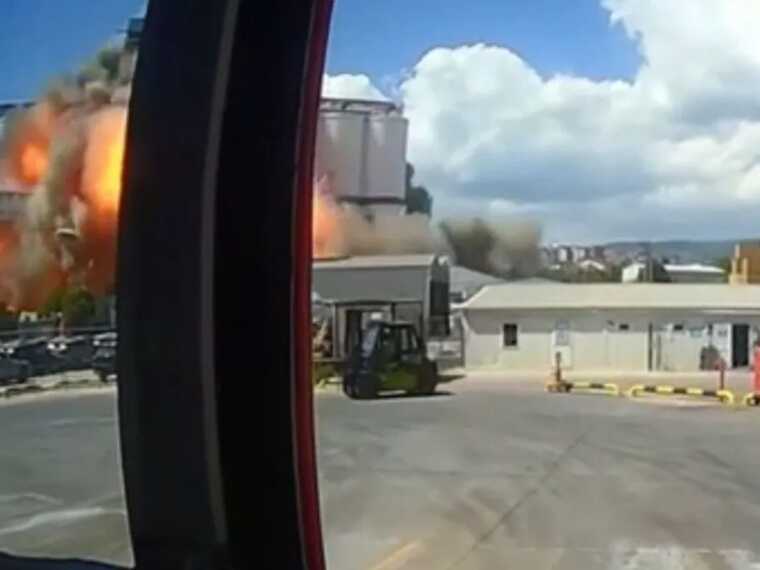 У Туреччині біля порту пролунав потужний вибух під час навантаження судна із зерном