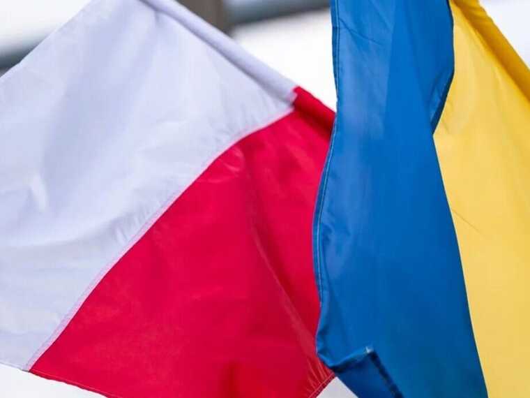 Польща заборонила Україні експортувати українське зерно, але дозволяє РФ