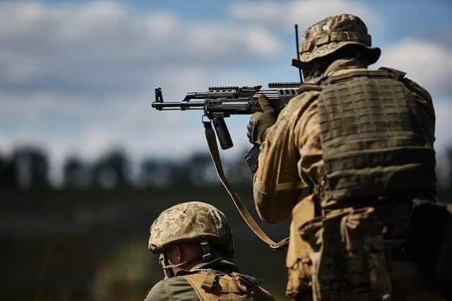 Українські військові знищили групу піхотинців РФ, які намагались сховатися у будинку в районі Бахмута