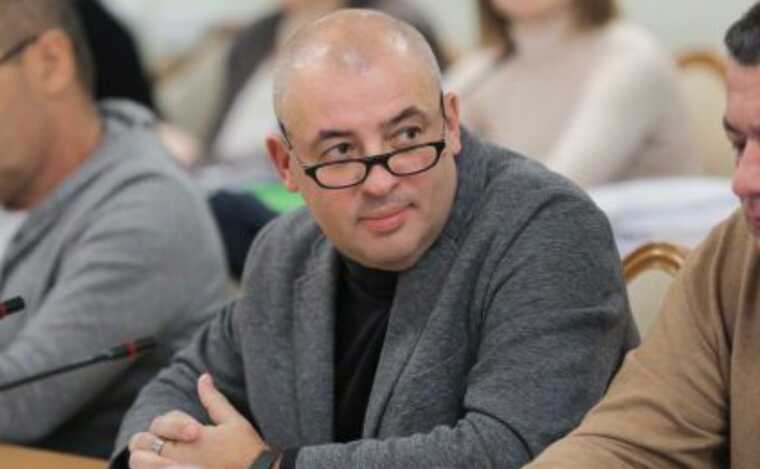 Член ЦВК живе у Флориді та отримує гроші з бюджету - "Схеми"