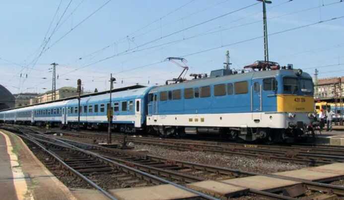 Поїзд з Угорщини не доїхав до України, ще один рейс скасовано