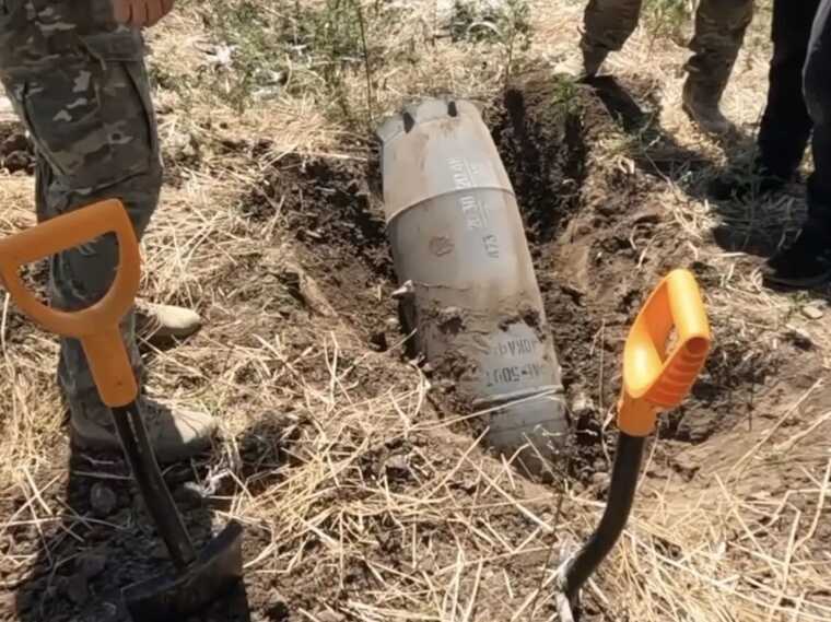 На Херсонщині вибухотехніки виявили та знешкодили російську ракету "Точка-У"