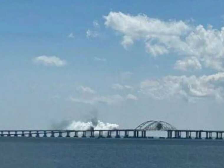 До Кримського мосту направили катери берегової охорони