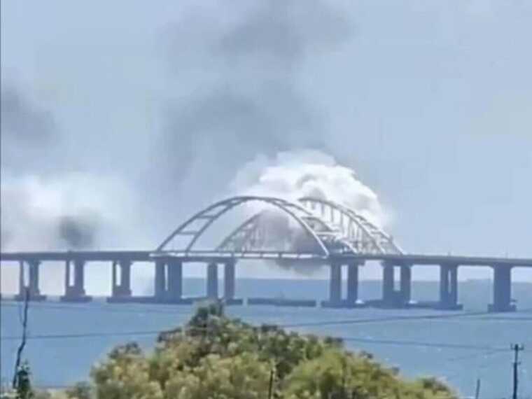 У РФ відреагували на удари по Кримському мосту: Захарова влаштувала істерику і погрожувала