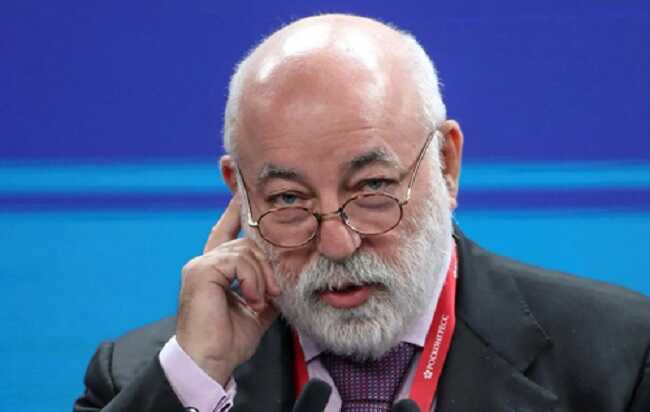 Відмивають репутацію: російські олігархи прибирають зі своїх біографій згадки про Росію