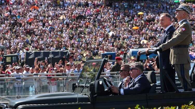 Польща проводить найбільший за останні 30 років військовий парад, щоб показати силу Білорусі