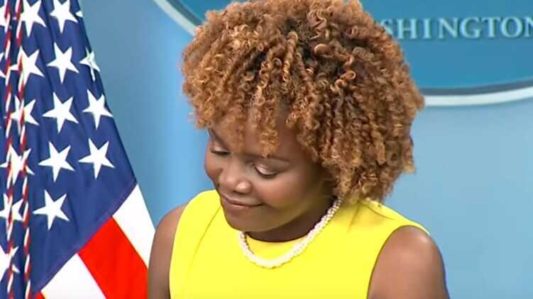 Прес-секретар Білого дому переплутала свій Твіттер з акаунтом президента США