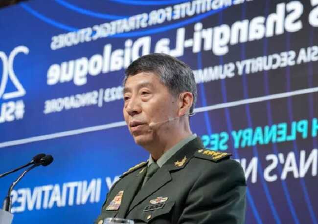 До Білорусі прилетів міністр оборони Китаю