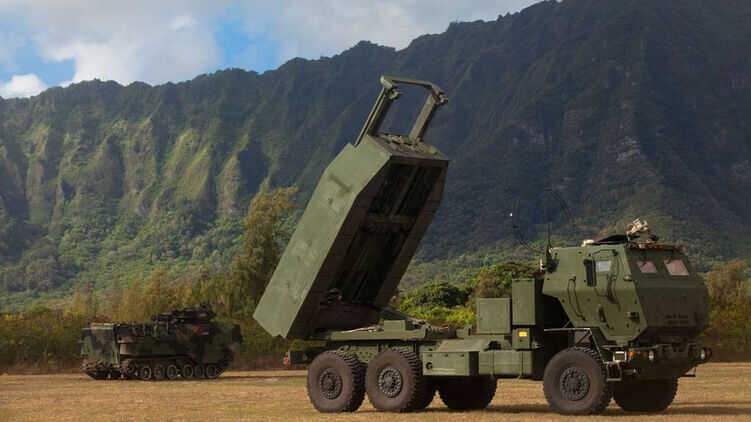 "Лежать і чекають на утилізацію". США поки що не віддають Україні касетні снаряди для HIMARS