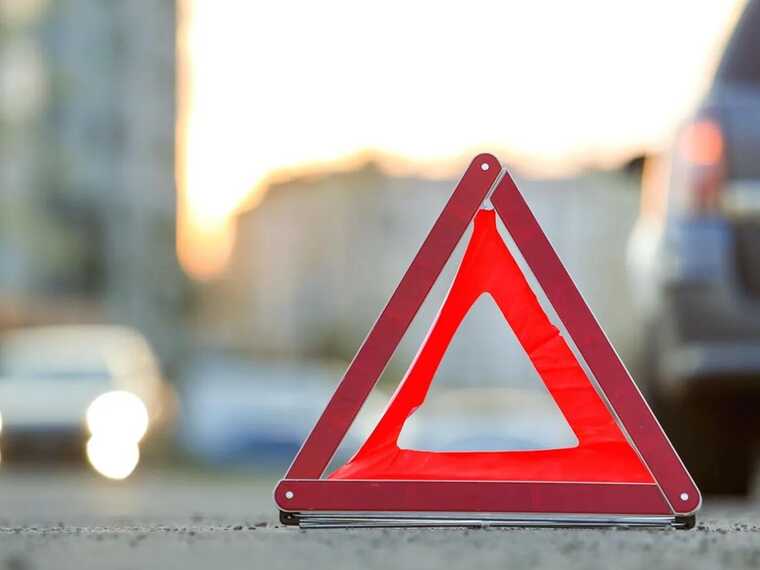 У Києві на Дарницькому мості сталася потрійна ДТП