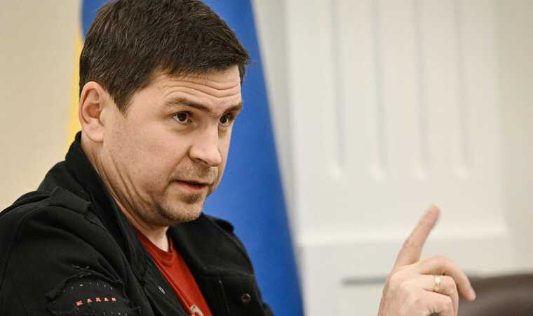 Свідомо брав участь у злочинній змові Росії, – Подоляк про скандальну заяву Саркозі