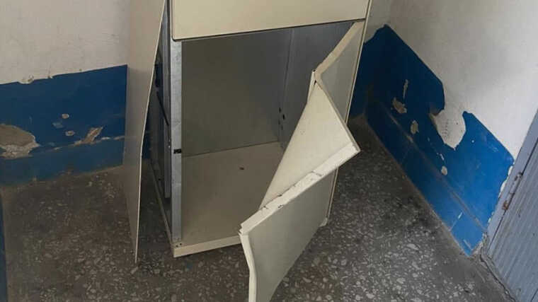 У Полтаві рятувальники визволили підлітка, який застряг у поштоматі