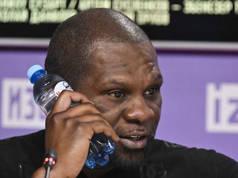 Відомий американський суперваж вийшов на бій під гімн Росії та розгромно програв