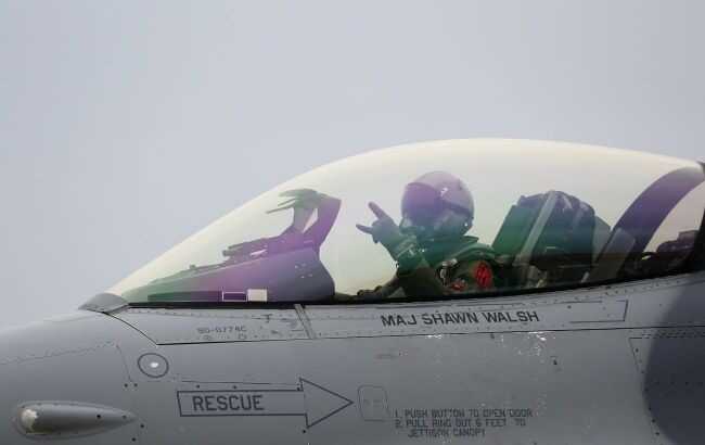  ,   F-16,   