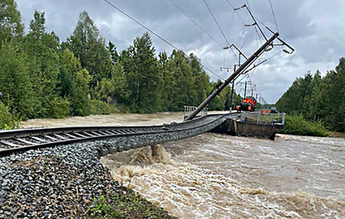 "БАМ стоятиме ще тиждень": у Бурятії прорвало греблю, рух потягів зупинили