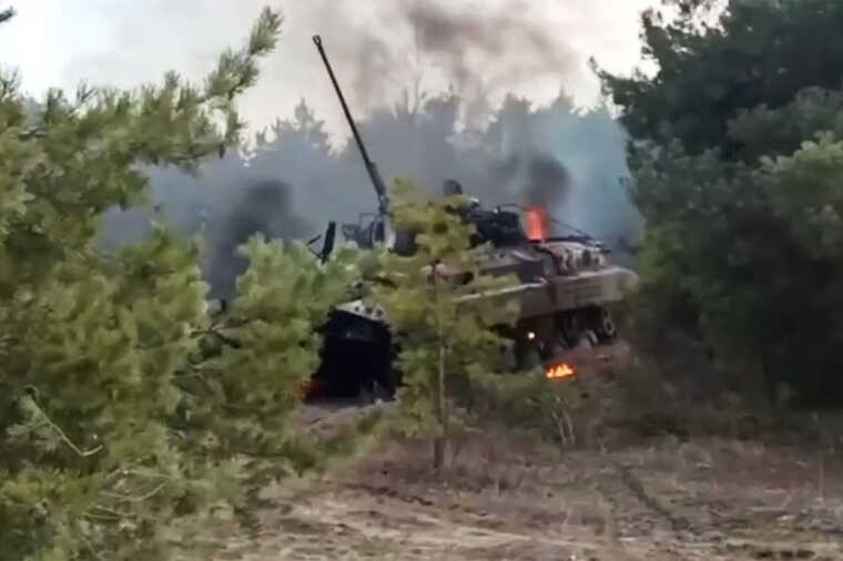 Украинские военные уничтожают 2 танка и 2 БМП российских оккупантов под Бахмутом