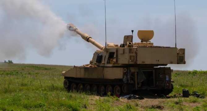 Украинские военные уничтожают позиции оккупантов с помощью новейшей гаубицы Paladin