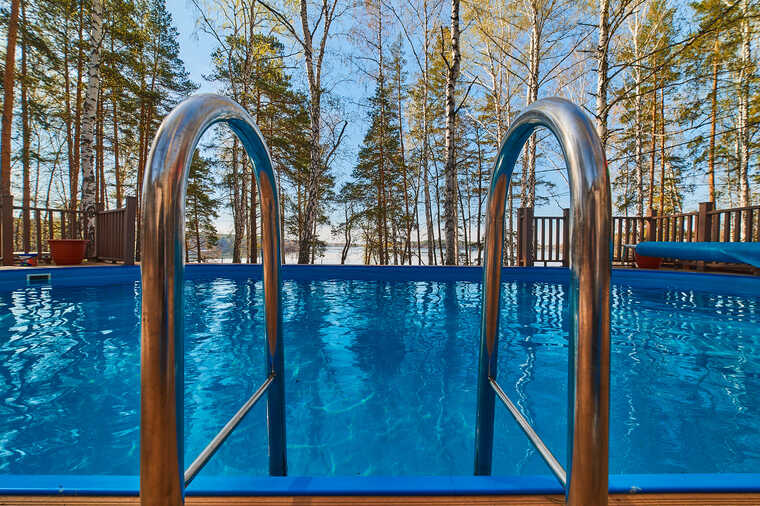 Подросток из Ровенщины сломал позвоночник в бассейне Львовской области