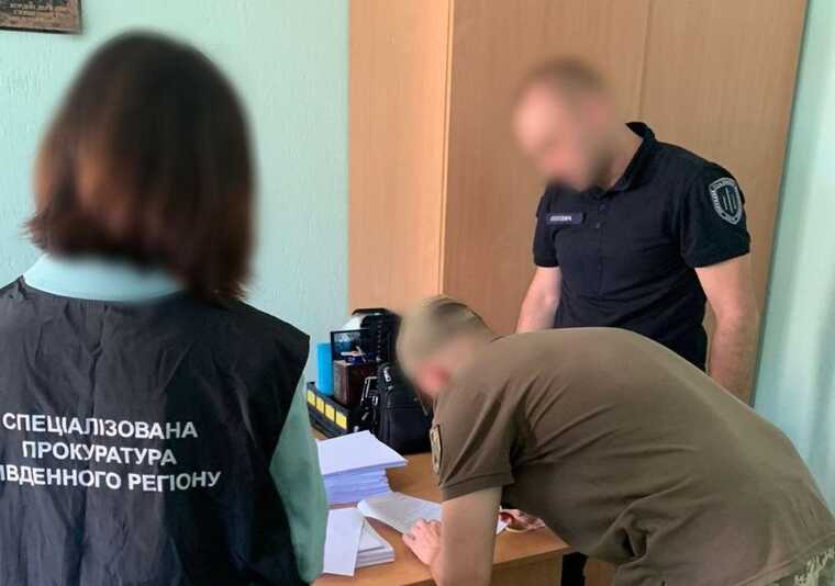 Ексочільника Херсонського прикордонного загону підозрюють у недбалості