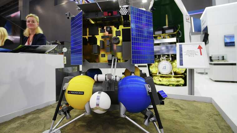 Глава Роскосмосу назвав причину аварії станції Луна-25