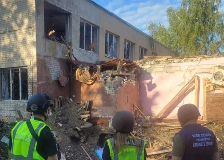 Наслідки ракетного обстрілу Чкаловського на Харківщині: Пошкоджено будинок культури