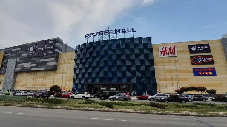 У Києві проводять евакуацію людей з ТРЦ River Mall