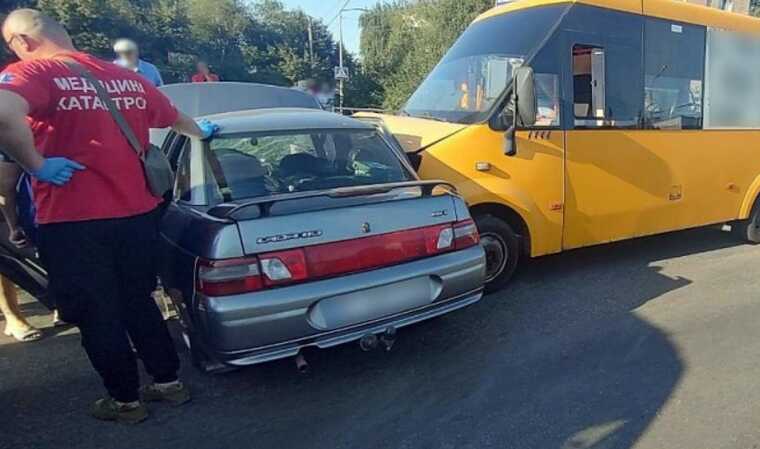 ДТП у Полтаві: зіткнулися маршрутка й автомобіль: серед постраждалих дитина