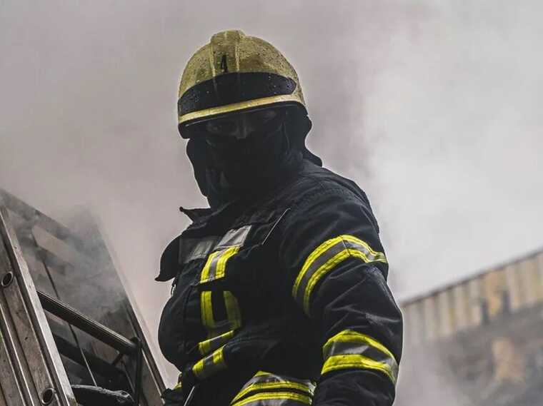 В Киеве произошел масштабный пожар в жилом доме