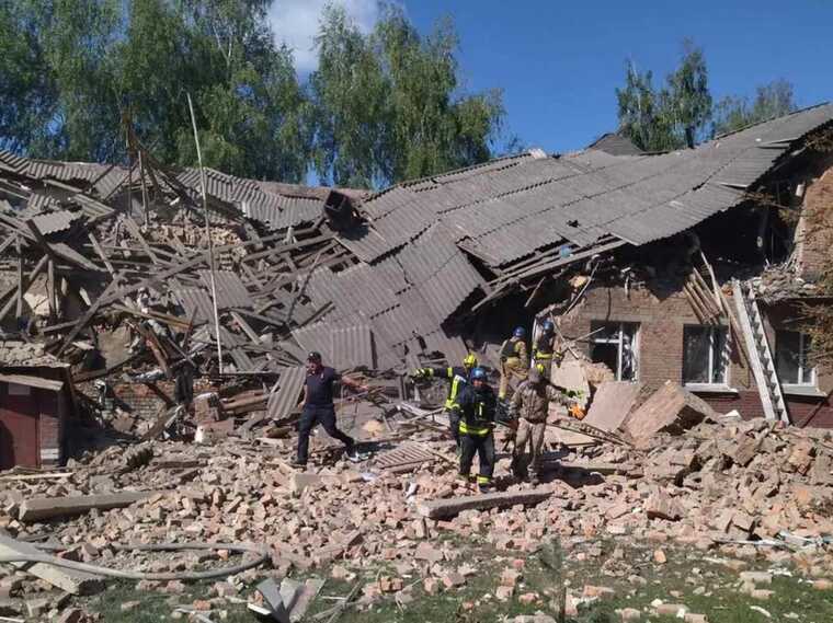 Окупанти на Сумщині зруйнували школу та вбили директора і трьох учителів