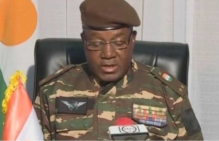 У Нігері бунтівники наказали послу Франції залишити країну: у Парижі відреагували